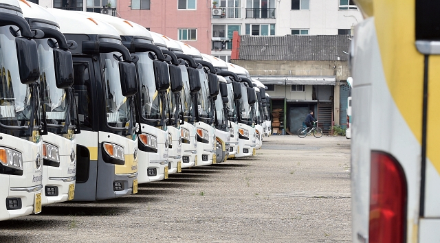 국토교통부가 온라인 예매가 가능한 시외버스 노선을 1500개에서 2749개로 대폭 확대했다. 사진은 대구 북부 시외버스터미널. 사진 뉴시스