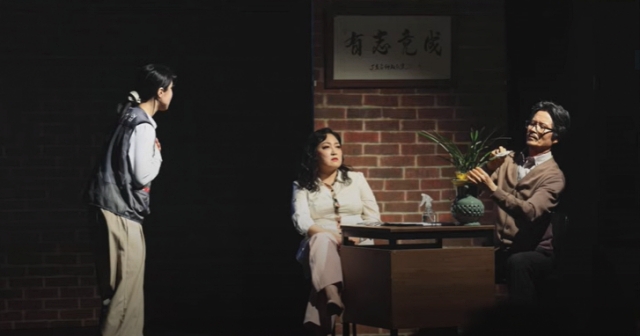 오진하 감독이 연출한 연극 ‘열 번째 봄’ 공연 장면.