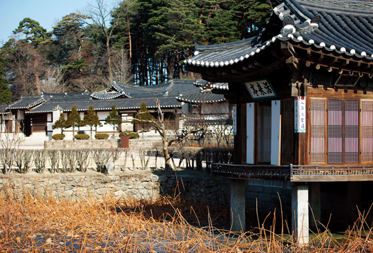 강릉 선교장의 활래정.