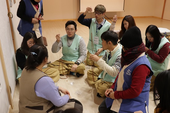 강원도는 한국불교문화사업단과 함께 예불, 공양, 염주 만들기 등의 체험 프로그램이 담긴 올림픽 특별 템플 스테이를 월정사, 신흥사, 낙산사, 백담사, 삼화사 등 5개 사찰에서 운영한다