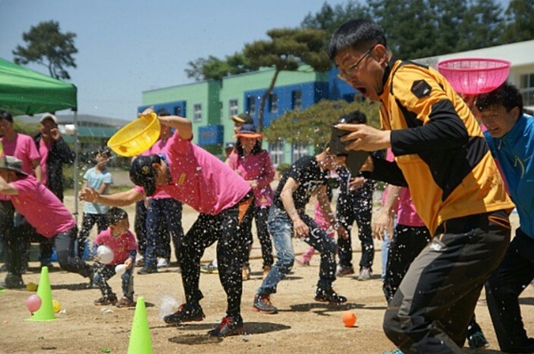 공동육아는 아이와 부모가 함게 즐거운 것이다.