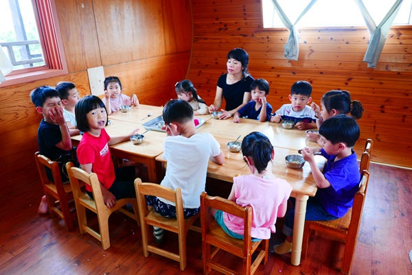 즐거운 식사시간. 비만도 없고, cctv도 없다.