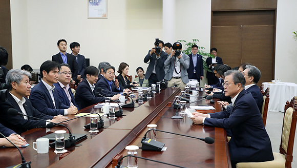 문재인 대통령이 3일 오후 청와대에서 열린 수석보좌관 회의에서 발언하고 있다. (사진=청와대)