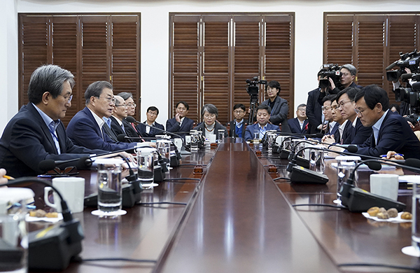 문재인 대통령이 2일 오후 청와대에서 열린 수석·보좌관 회의 모두발언을 하고 있다. (사진=청와대)