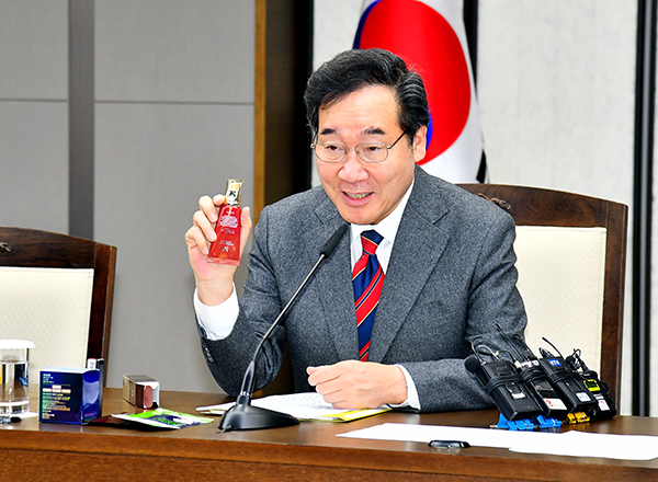 이낙연 국무총리가 5일 오전 정부세종청사에서 열린 국정현안점검조정회의에서 발언하고 있다.