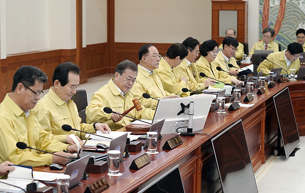 문재인 대통령이 4일 오전 청와대에서 열린 국무회의를 주재하고 있다. (사진=청와대)