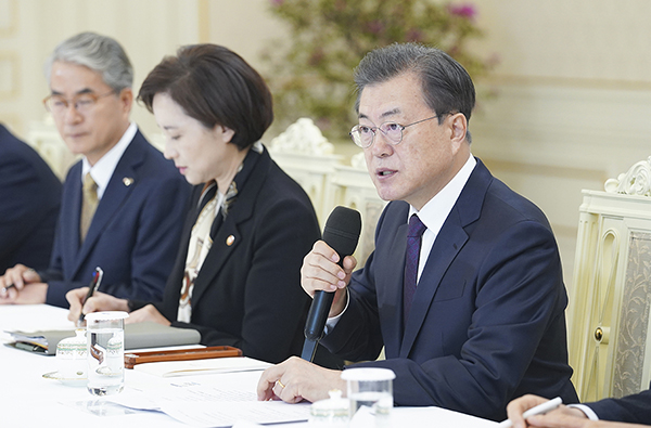 문재인 대통령이 19일 청와대에서 시·도교육감 간담회를 하고 있다. (사진=청와대)