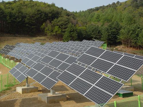 남전마을에 설치된 추적식 태양광 발전설비