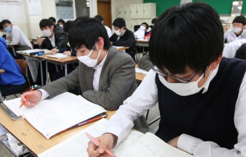 학교 내 감염은 마스크 착용, 개인위생 철처 등으로 예방 <연합뉴스>