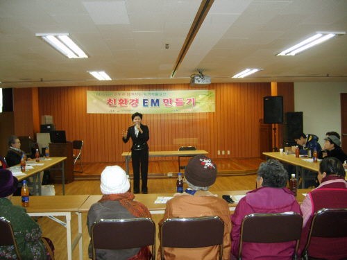 위그린활동중에서 특히 교육의 중요성을 강조하는 정매니저는 학교나 복지관 등을 찾아서 녹색생활을 전도하고 있다.