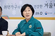 한화진 환경부 장관이 29일 취약 가구를 위한 한파 대응 물품 전달을 위해 대전 대덕구청을 방문해 발언하고 있다.