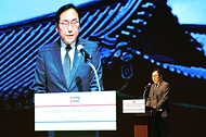 정인교 산업통상자원부 통상교섭본부장이 22일 서울 중구 대한상공회의소에서 열린 ‘AI 국제표준화 총회’에서 환영사를 하고 있다.