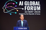 한덕수 국무총리가 22일 서울 성북구 한국과학기술연구원에서 열린 ‘AI 글로벌 포럼 개회식’에서 축사하고 있다.