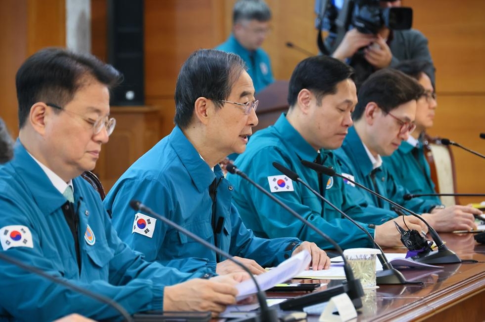 한덕수 국무총리가 29일 서울 종로구 정부서울청사에서 열린 ‘의사집단행동 중앙재난안전대책본부 회의’에서 발언하고 있다.