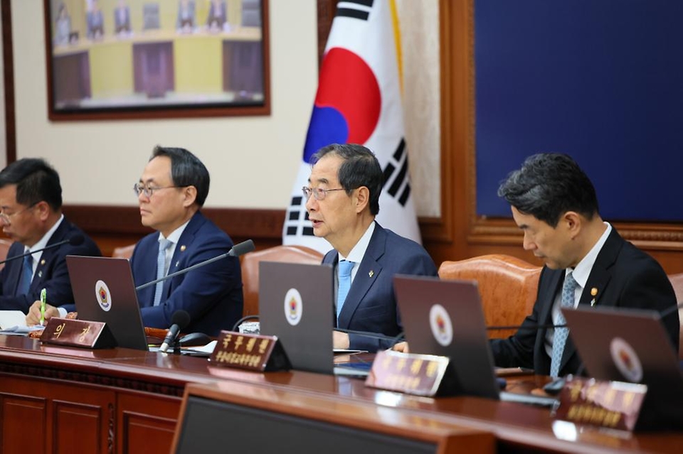 한덕수 국무총리가 11일 서울 종로구 정부서울청사에서 열린 국무회의에서 발언하고 있다.