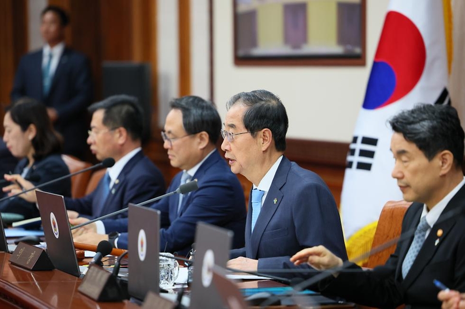 한덕수 국무총리가 11일 서울 종로구 정부서울청사에서 열린 국무회의에서 발언하고 있다.