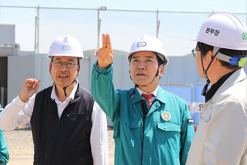 김경안 새만금개발청장은 12일 전북자치도 부안군에서 4.8 규모의 지진이 발생함에 따라 새만금 국가산업단지 입주기업 현장에 대한 점검을 실시했다.