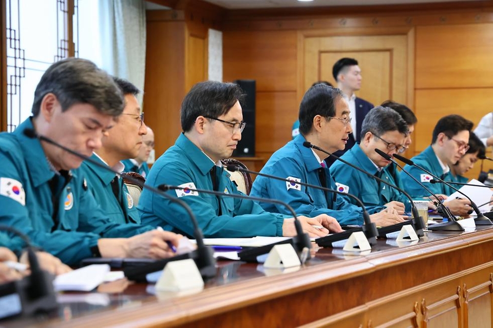 한덕수 국무총리가 16일 서울 종로구 정부서울청사에서 열린 중앙재난안전대책본부 회의에서 발언하고 있다.