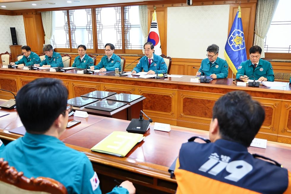 한덕수 국무총리가 16일 서울 종로구 정부서울청사에서 열린 중앙재난안전대책본부 회의에서 발언하고 있다.