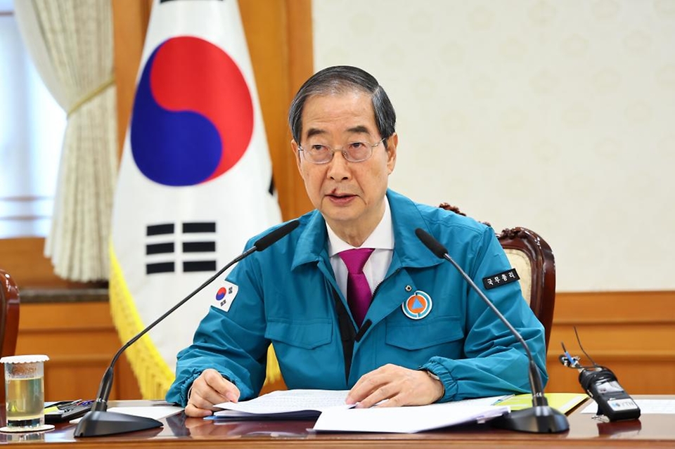 한덕수 국무총리가 16일 서울 종로구 정부서울청사에서 열린 중앙재난안전대책본부 회의에서 발언하고 있다.