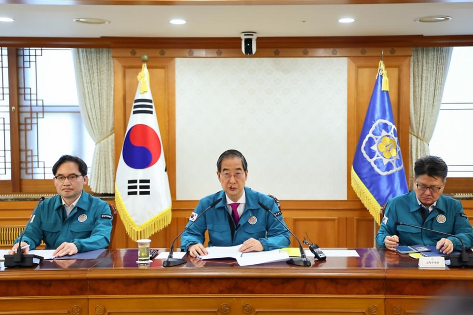 한덕수 국무총리가 16일 서울 종로구 정부서울청사에서 열린 중앙재난안전대책본부 회의에서 발언하고 있다.