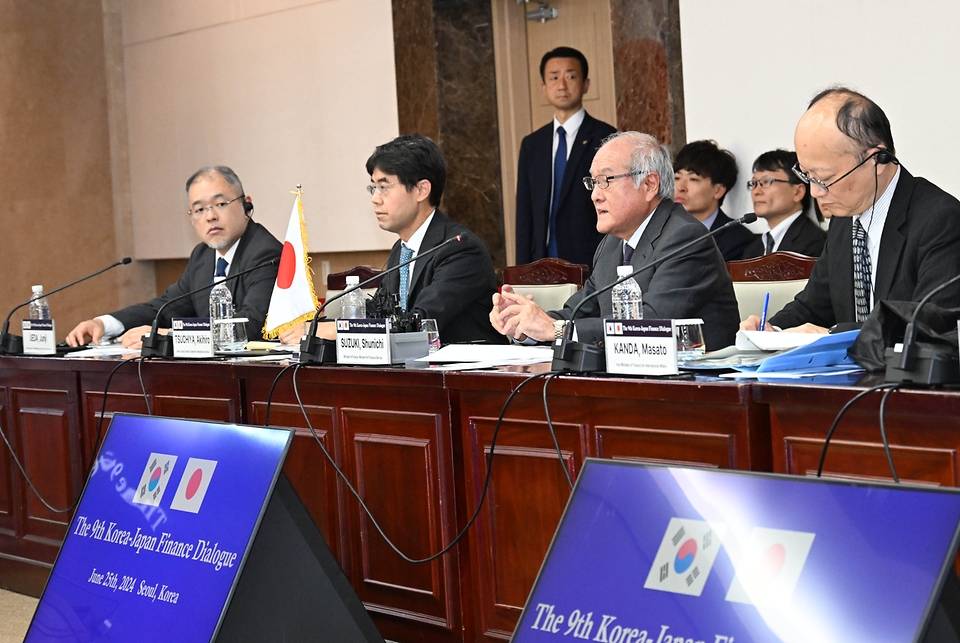 스즈키 &#xC28C;이치(Suzuki Shunichi) 일본 재무장관이 25일 서울 종로구 정부서울청사에서 열린 ‘제9차 한일 재무장관회의’에서 발언하고 있다.