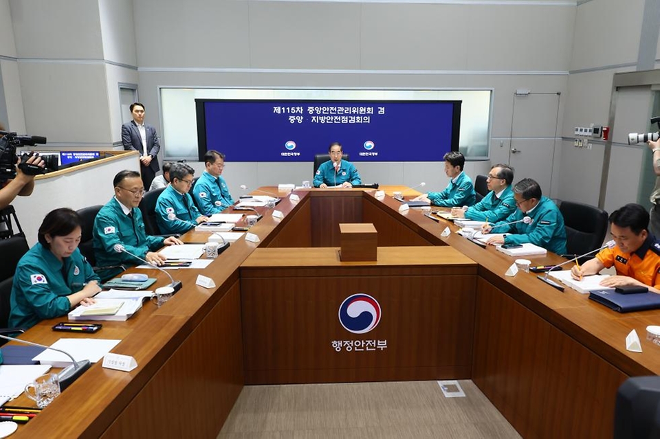 한덕수 국무총리가 28일 서울 종로구 정부서울청사에서 열린 중앙안전관리위원회에서 발언하고 있다. 