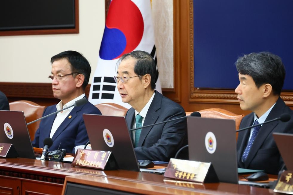 한덕수 국무총리가 3일 서울 종로구 정부서울청사에서 열린 ‘제38회 국무회의’를 주재하며 발언하고 있다.