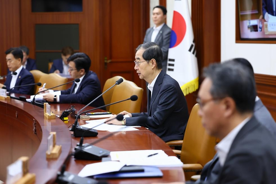 한덕수 국무총리가 6일 서울 종로구 정부서울청사에서 열린 ‘제45회 국정현안관계장관회의’를 주재하며 발언하고 있다.