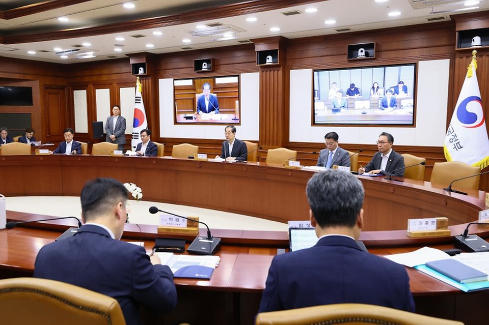 한덕수 국무총리가 6일 서울 종로구 정부서울청사에서 열린 ‘제45회 국정현안관계장관회의’를 주재하며 발언하고 있다.