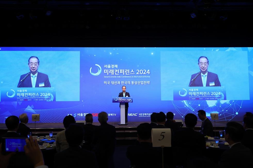 한덕수 국무총리가 25일 중구 신라호텔에서 열린 서울경제 미래컨퍼런스 2024에 참석, 축사를 하고 있다.