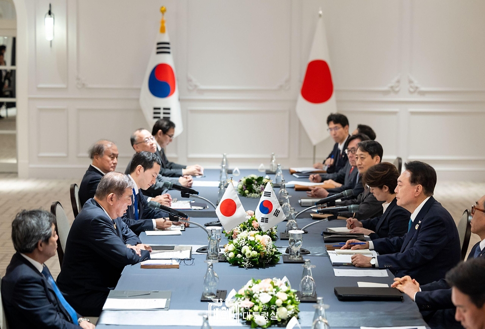 10월 10일 아세안 관련 정상회의 참석차 라오스 비엔티안을 방문 중인 윤석열 대통령은 오늘(현지시간) 15시 45분부터 16시 25분까지 약 40분간 이시바 시게루 일본 총리와 한일 정상회담을 가졌습니다.