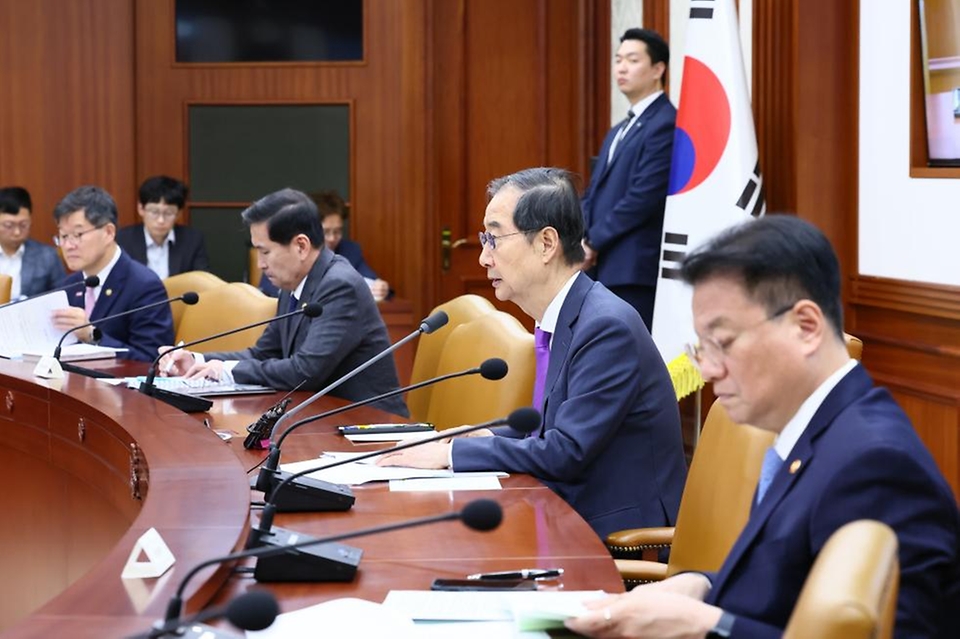 한덕수 국무총리가 10일 세종대로 정부서울청사에서 열린 국정현안관계장관회의를 주재, 모두발언을 하고 있다.