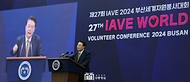 10월 22일 윤석열 대통령은 부산광역시에서 개최된 ‘제27회 IAVE 2024 부산세계자원봉사대회’에 참석해 전 세계 90여 개국 800여 명의 자원봉사자를 격려하고 대회 개최를 축하했습니다.