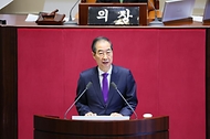 한덕수 국무총리가 4일 국회에서 열린 본회의에서 2025년도 예산안 및 기금운용계획안에 대한 시정연설을 하고 있다.