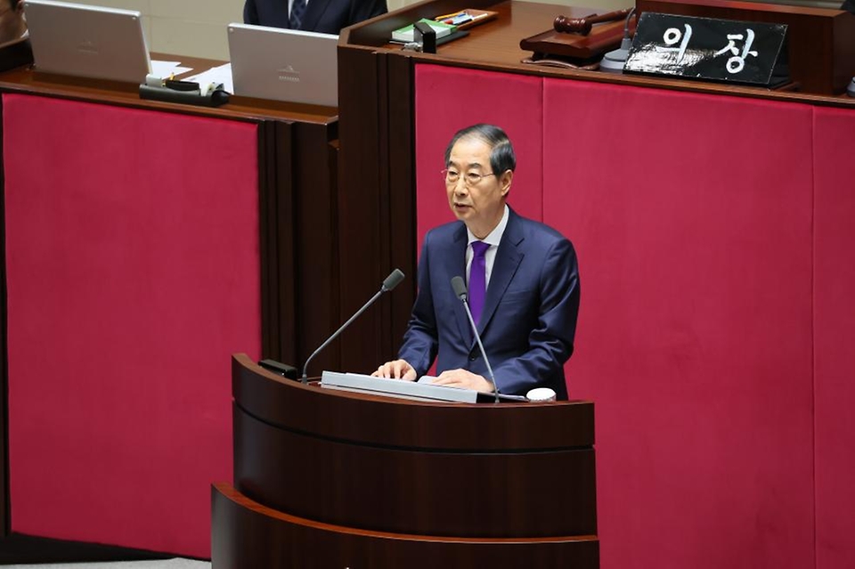 한덕수 국무총리가 4일 국회에서 열린 본회의에서 2025년도 예산안 및 기금운용계획안에 대한 시정연설을 하고 있다.