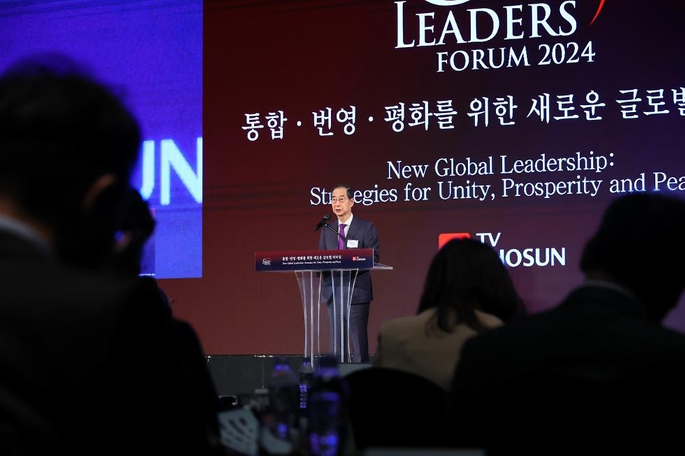 한덕수 국무총리가 18일 워커힐 호텔에서 열린 TV조선 글로벌 리더스 포럼에 참석, 축사를 하고 있다.