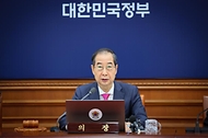 한덕수 국무총리가 19일 세종대로 정부서울청사에서 열린 국무회의를 주재, 모두발언을 하고 있다.