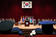 한덕수 국무총리가 28일 충남 논산시 국방대학교 컨벤션센터에서 열린 국방대학교 안보과정 졸업식에 참석, 축사를 하고 있다.