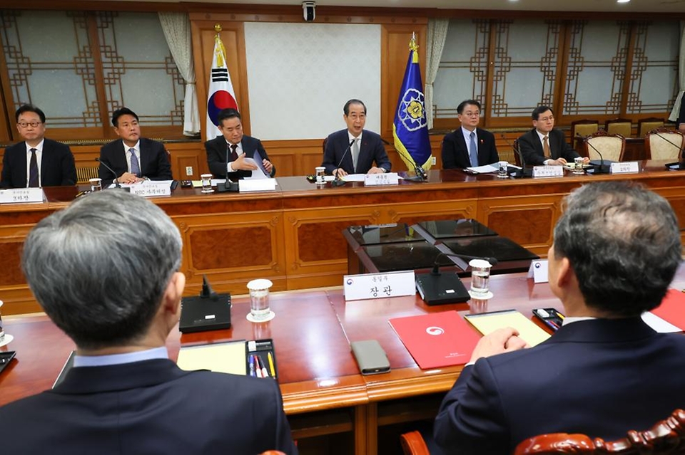 한덕수 대통령 권한대행 국무총리가 14일 세종대로 정부서울청사에서 열린 국가안전보장회의(NSC)를 주재, 모두발언을 하고 있다.