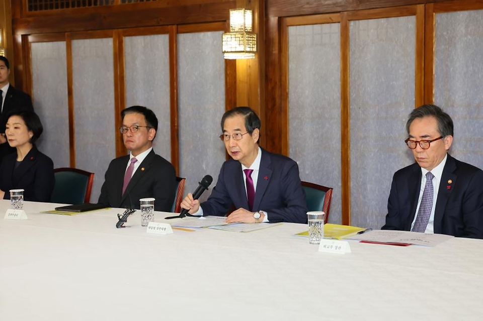 한덕수 대통령 권한대행 국무총리가 20일 삼청동 총리서울공관에서 열린 고위 당정 협의회에서 발언을 하고 있다.