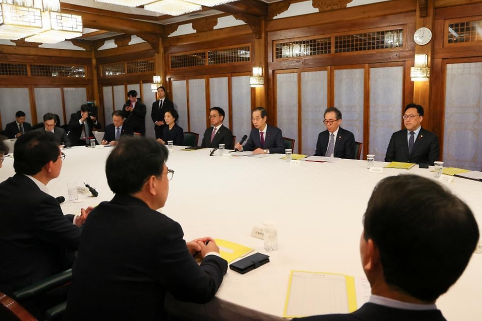 한덕수 대통령 권한대행 국무총리가 20일 삼청동 총리서울공관에서 열린 고위 당정 협의회에서 발언을 하고 있다.