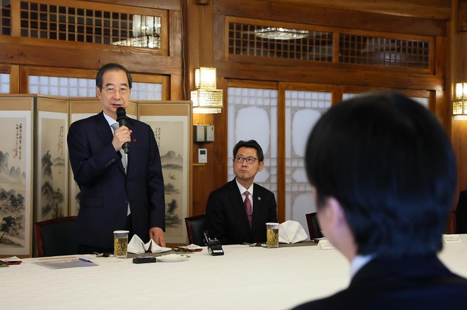 한덕수 대통령 권한대행 국무총리가 24일 삼청동 총리서울공관에서 열린 서울재팬클럽(SJC) 오찬 간담회에서 인사말을 하고 있다.