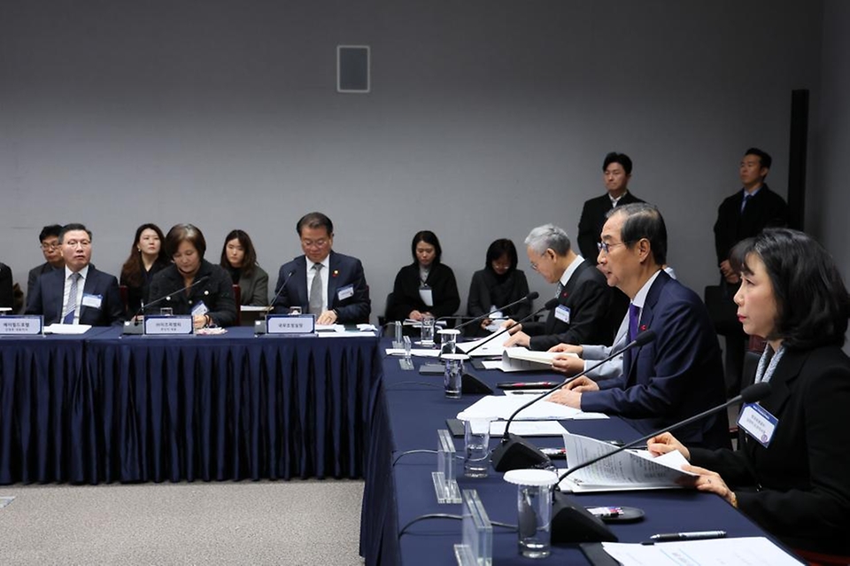 한덕수 대통령 권한대행 국무총리가 26일 용산구 국립중앙박물관에서 열린 국가관광전략회의를 주재하고 있다.