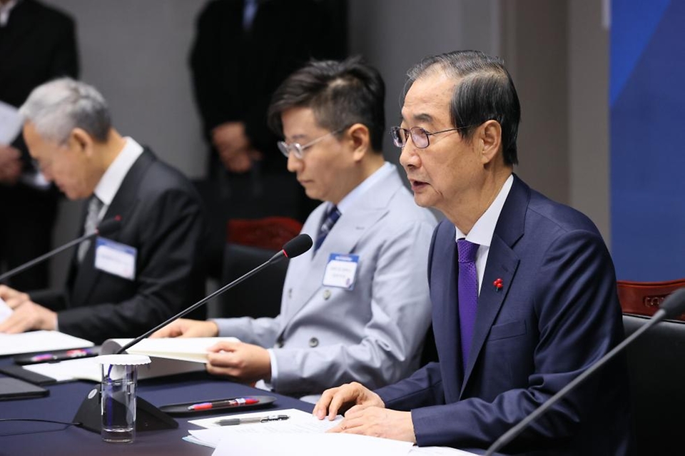 한덕수 대통령 권한대행 국무총리가 26일 용산구 국립중앙박물관에서 열린 국가관광전략회의를 주재하고 있다.