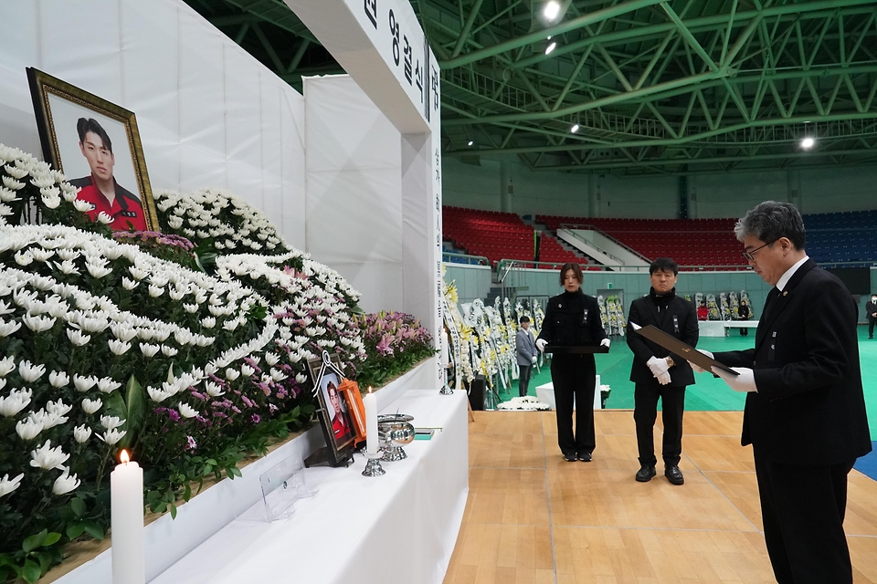 산악인명 구조과정에서 순직한 고 이영도 공중진화대원의 영결식이 2025년 1월 6일 태백시 태백로 태백고원체육관에서 거행됐다.