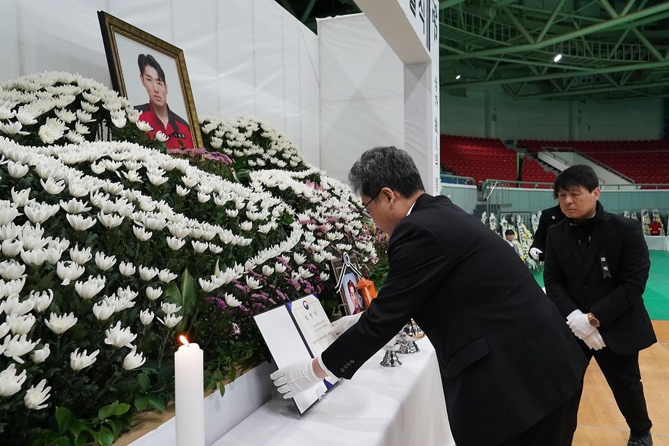 산악인명 구조과정에서 순직한 고 이영도 공중진화대원의 영결식이 2025년 1월 6일 태백시 태백로 태백고원체육관에서 거행됐다.