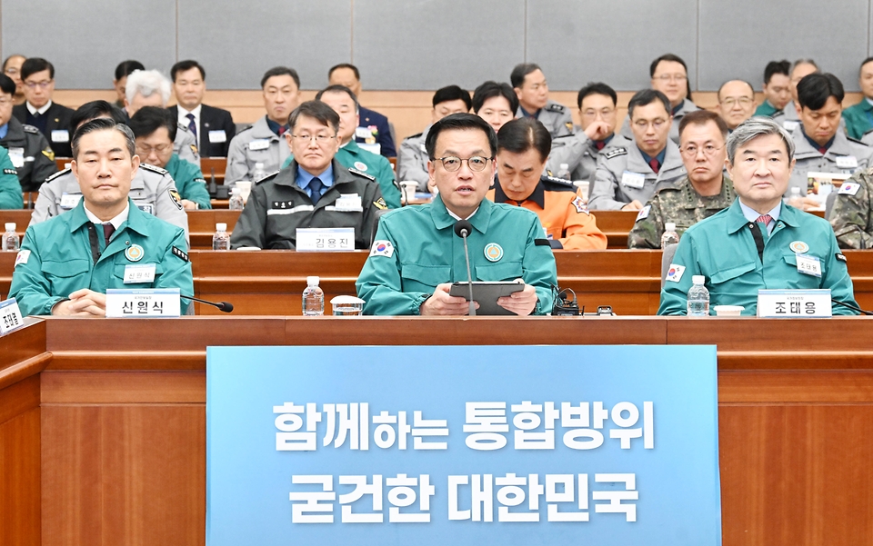 최상목 대통령 권한대행 부총리 겸 기획재정부 장관이 2월 10일 오후 서울 종로구 정부서울청사에서 열린 '제58차 중앙통합방위회의'에 참석, 모두발언을 하고 있다.