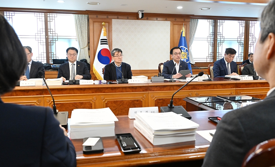 최상목 대통령 권한대행 부총리 겸 기획재정부 장관이 2월 20일 오후 서울 종로구 정부서울청사에서 열린 '제52차 국제개발협력위원회'를 주재, 모두발언을 하고 있다.