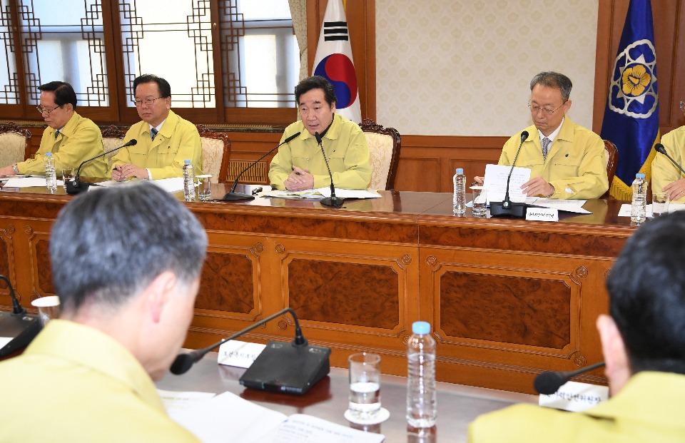 이낙연 국무총리가 11월 16일 세종로 정부서울청사에서 포항 지진 관련 관계장관회의를 주재하며 모두발언을 하고 있다.